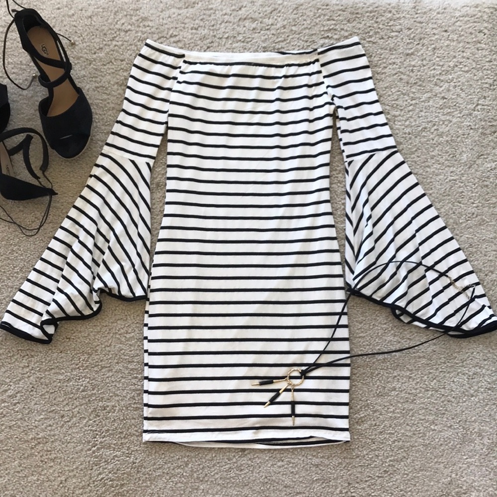 🎉1 SMALL🎉Off the Shoulder Bell Sleeve Dress - Picture 7 of 8